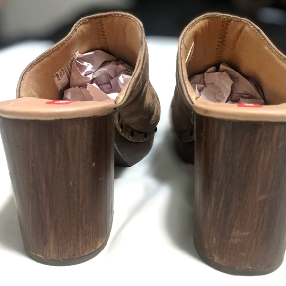 Unionbay Faux Suede Clogs - Picture 3 of 6